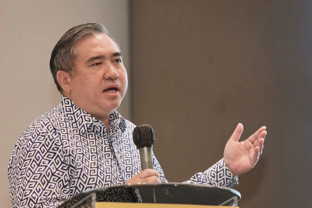 'Aksi Mat Rempit Di Lapangan Terbang Kota Bharu Satu Perbuatan Memalukan' – Anthony Loke