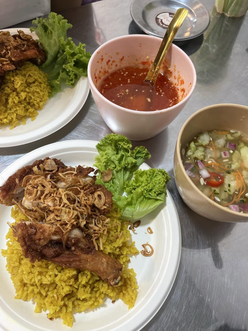Masih Kenang Jasa Selepas 3 Tahun, Penjual Nasi Khao Mok Thailand Titip Mesej Khas Buat KA 2 Masih Kenang Jasa Selepas 3 Tahun, Penjual Nasi Khao Mok Thailand Titip Mesej Khas Buat KA