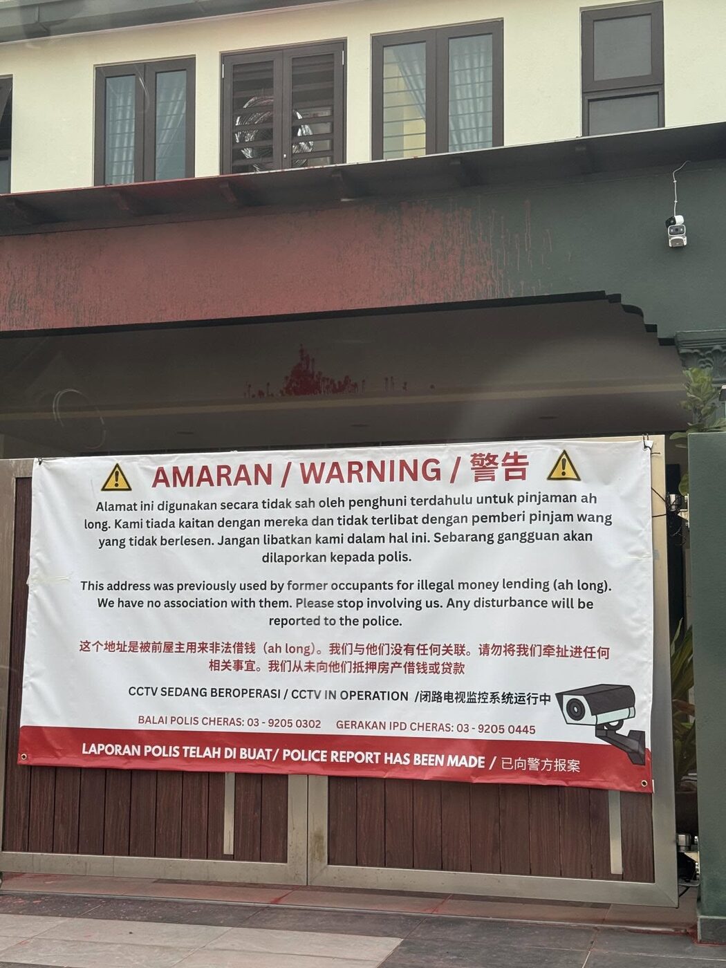 Ramai Simpati Lihat Pemilik Rumah Baharu Terpaksa Letak 'Banner' Susulan Ah Long Simbah Cat 2 Ramai Simpati Lihat Pemilik Rumah Baharu Terpaksa Letak 'Banner' Susulan Ah Long Simbah Cat