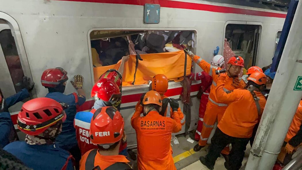 Nahas Kereta Api Bekasi: 14 Maut Akibat Dua Tren Bertembung