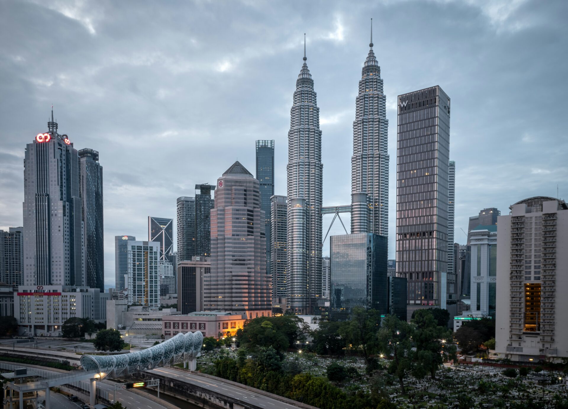 Individu Bergaji RM13,000 Tinggal Di KL Dakwa Masih Tak Cukup Undang Pertikaian