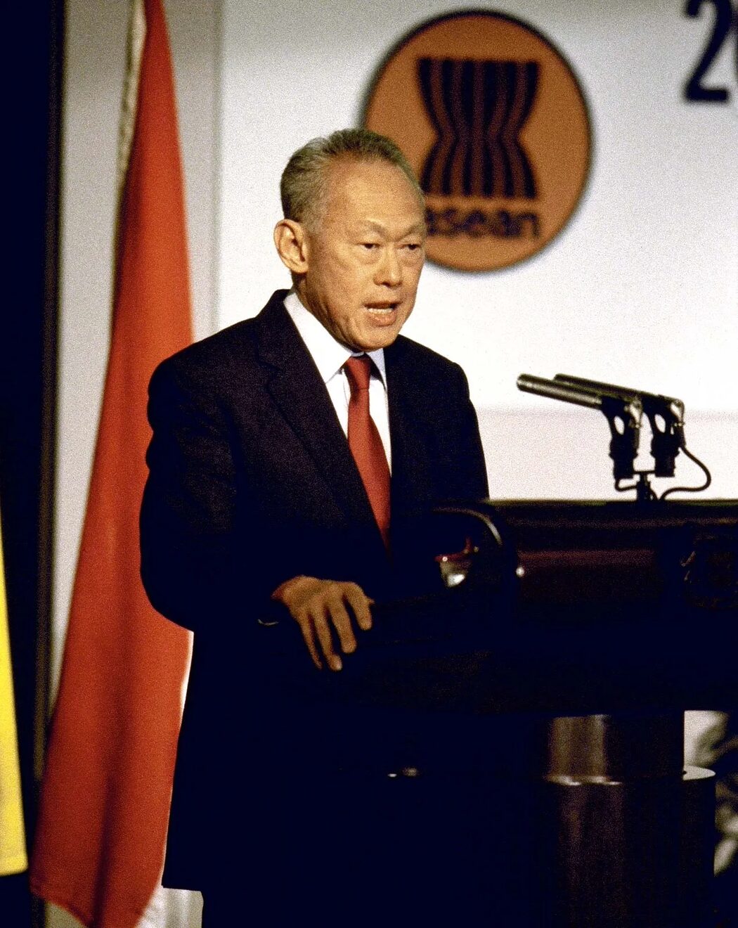 Pekerja Migran Abadikan Tatu Wajah Lee Kuan Yew Di Leher Tanda Terhutang Budi Ubah Hidupnya