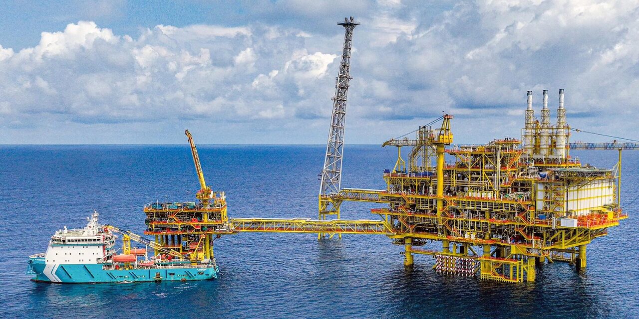 'Malaysia Guna 700,000 Tong Minyak Sehari, Melebihi Pengeluaran 350,000 Tong Sehari' - MOF