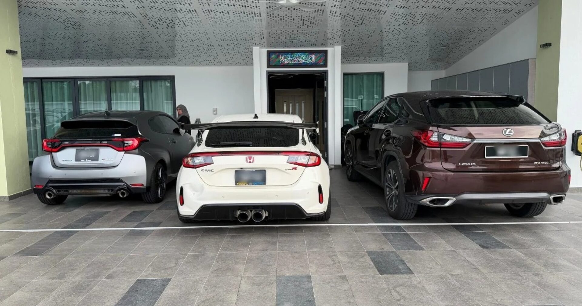3 Individu Disyaki Seleweng Dana Zakat RM230 Juta Ditahan, Civic Type R, GR Yaris Disita