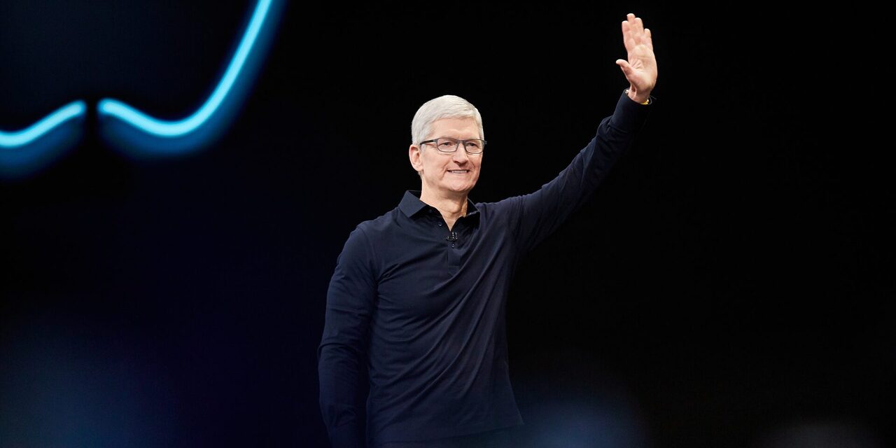 15 Tahun Terajui Apple, Tim Cook Lepas Jawatan CEO