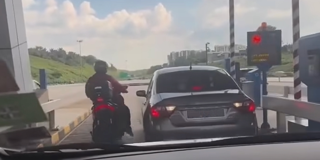 Tendang Kereta Di Plaza Tol, Penunggang Motosikal Ditahan Polis