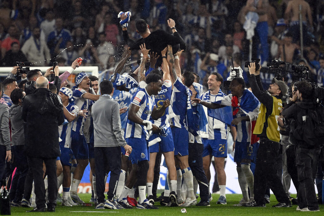 Andre Villas-Boas Julang Trofi Primeira Liga Sebagai Presiden FC Porto