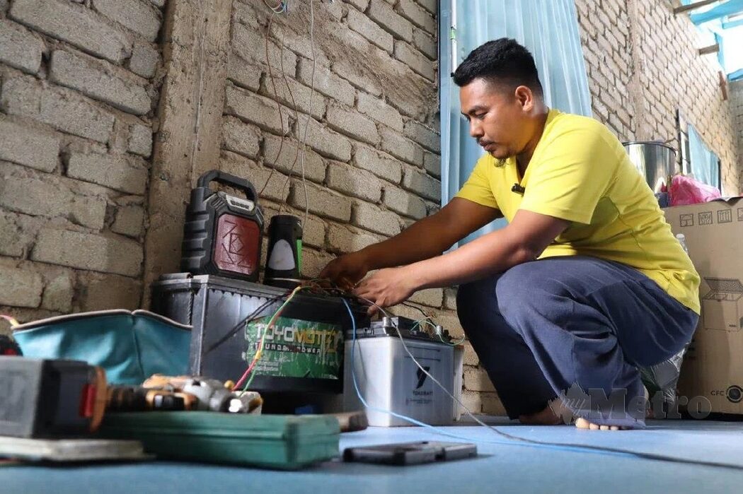 '13 Tahun Itu Bukan Tempoh Menunggu Elektrik' – Mekanik Ulu Tembeling Kongsi Kisah Sebenar Yang Netizen Salah Faham 3 '13 Tahun Itu Bukan Tempoh Menunggu Elektrik' – Mekanik Ulu Tembeling Kongsi Kisah Sebenar Yang Netizen Salah Faham