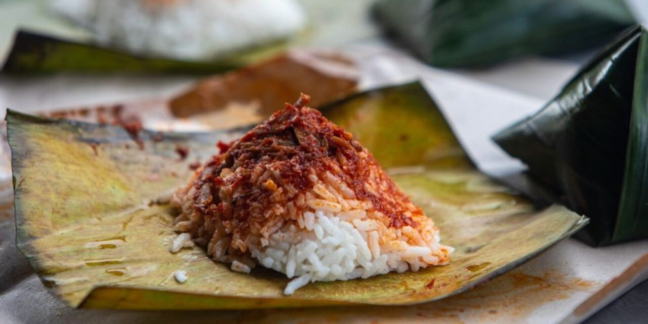 Orang Lain Kalut Harga Naik, Peniaga Perak Ini Kekal Jual Nasi Lemak 50 Sen