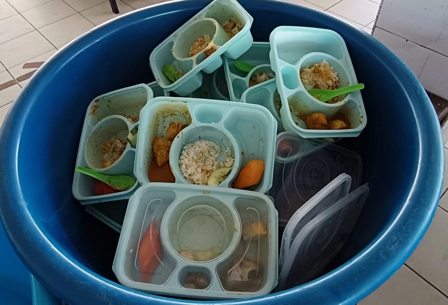 'Kat Rumah Makan Sedap Sangat Ke?' – Tular Makanan RMT Penuh Tong ...