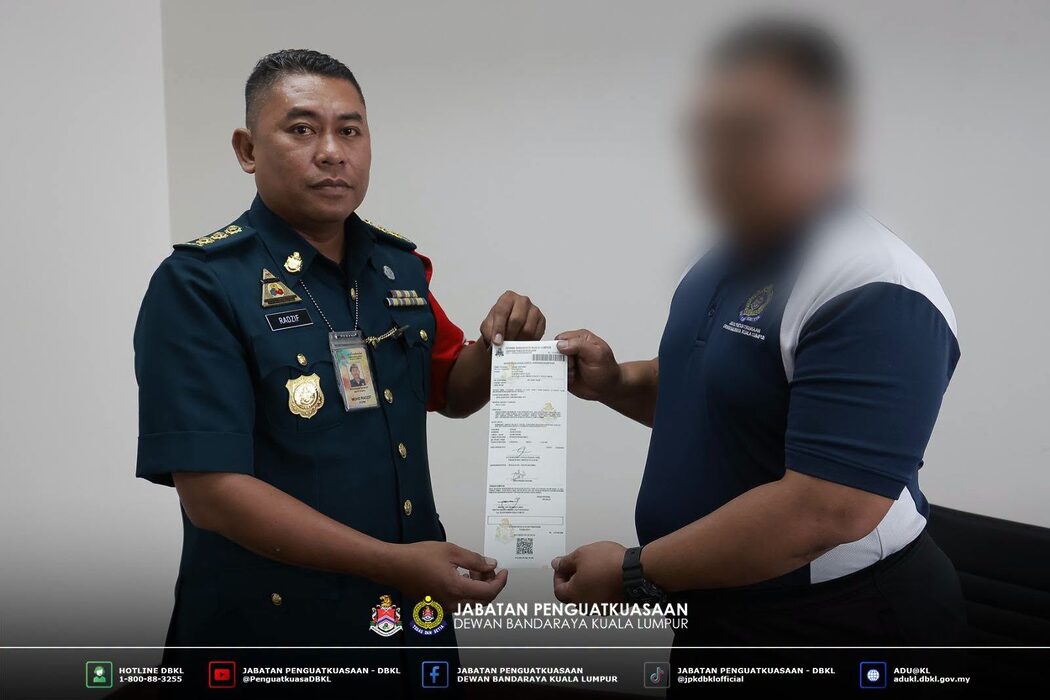Tular Buang Sampah Dari Kenderaan Jabatan, DBKL Buktikan Tiada 'Pilih Bulu' Saman Kakitangan Sendiri 2 Tular Buang Sampah Dari Kenderaan Jabatan, DBKL Buktikan Tiada 'Pilih Bulu' Saman Kakitangan Sendiri