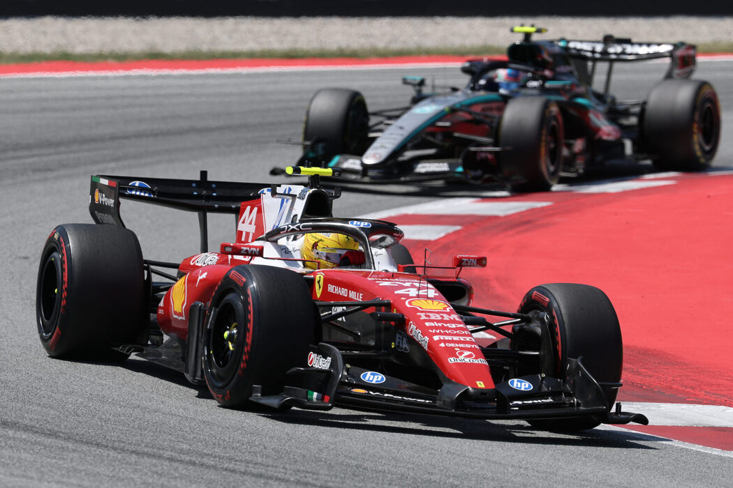 Penantian 2 Tahun Berakhir, Ini Ucapan Penuh Emosi Lewis Hamilton Selepas Menjuarai GP Barcelona 3 Penantian 2 Tahun Berakhir, Ini Ucapan Penuh Emosi Lewis Hamilton Selepas Menjuarai GP Barcelona