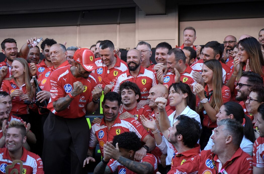 Penantian 2 Tahun Berakhir, Ini Ucapan Penuh Emosi Lewis Hamilton Selepas Menjuarai GP Barcelona 2 Penantian 2 Tahun Berakhir, Ini Ucapan Penuh Emosi Lewis Hamilton Selepas Menjuarai GP Barcelona