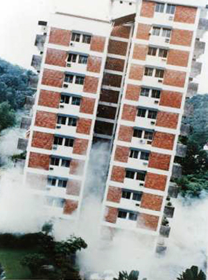 Selepas Tiga Dekad Ditinggalkan Sepi, Bangunan Highland Towers Akhirnya Bakal Dirobohkan Tahun Ini 4 Selepas Tiga Dekad Ditinggalkan Sepi, Bangunan Highland Towers Akhirnya Bakal Dirobohkan Tahun Ini