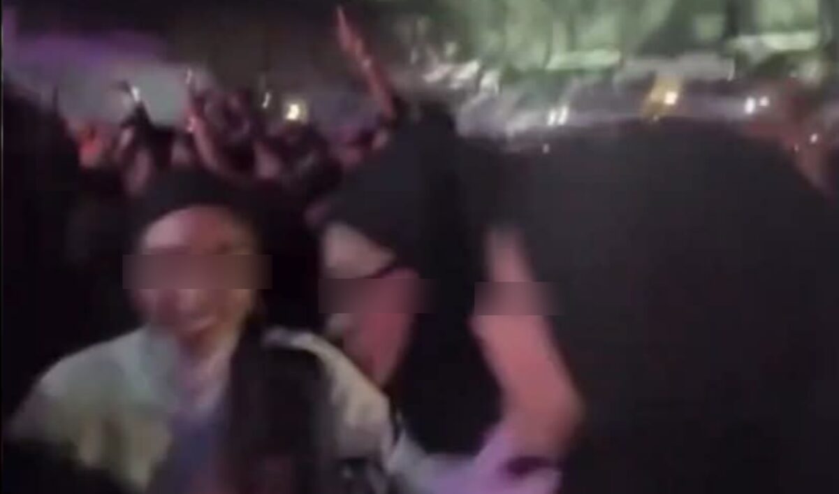 Dakwa Ada 'Halal Gap', Wanita Ini Pertahan Tindakan Menari Di Konsert Hujan, Bukannya Kelab Malam