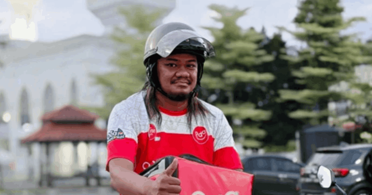 'Saya Terpaksa Korek Duit Syiling Beli Makanan' – Kisah Bekas CEO Syarikat RM6 Juta Kini Jadi Rider