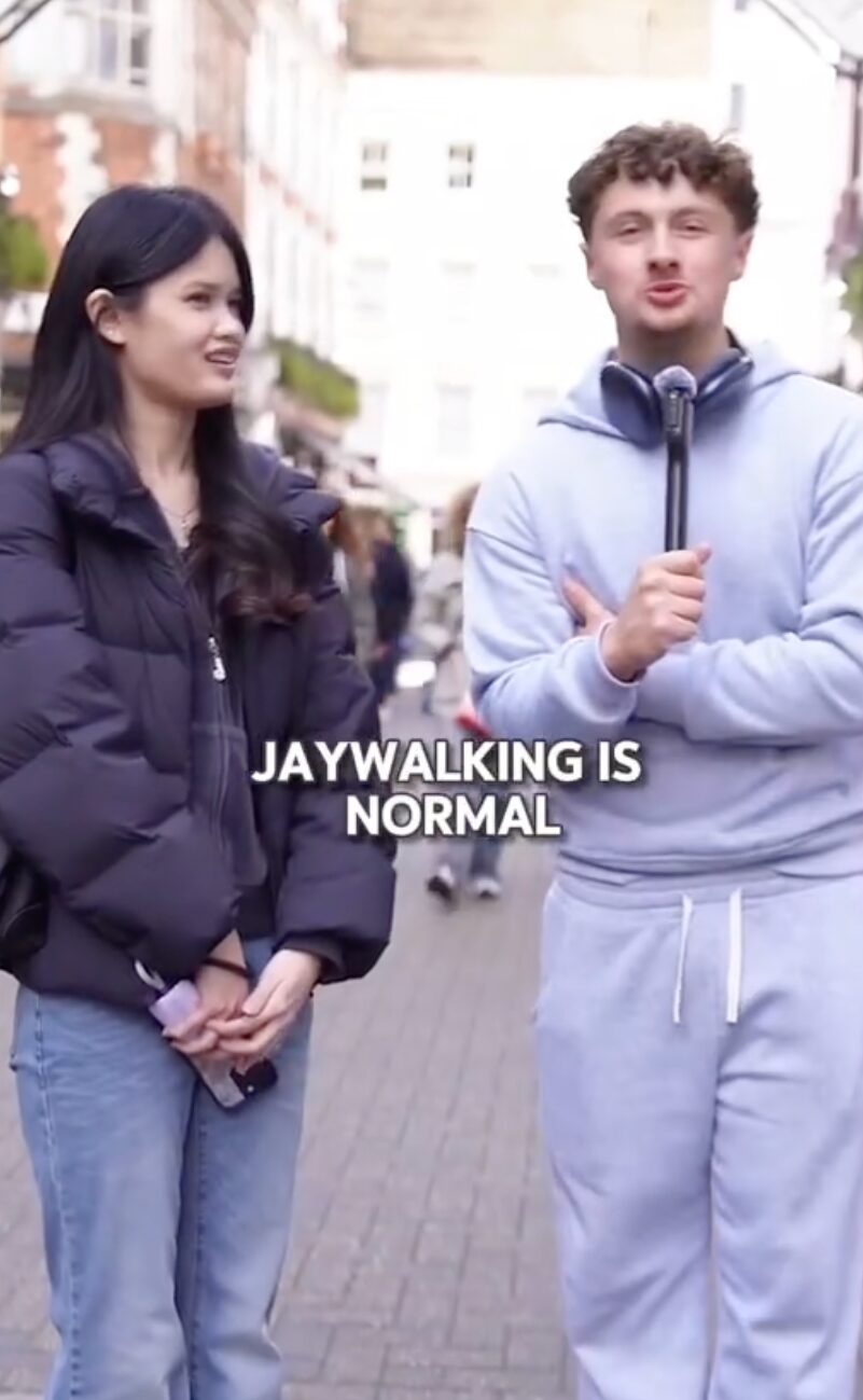 'Orang Ini Sangat Dung*' – Wanita Malaysia Selamba ‘Bahan’ Influencer Barat Dalam Video Teka Negara 3 'Orang Ini Sangat Dung*' – Wanita Malaysia Selamba ‘Bahan’ Influencer Barat Dalam Video Teka Negara