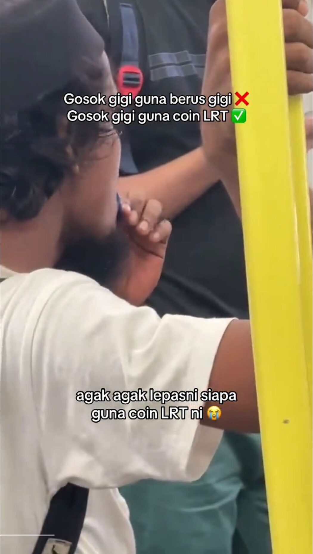 Tular Video Warga Asing Cungkil Gigi Guna Token RapidKL, Rakyat Malaysia Mula Trauma
