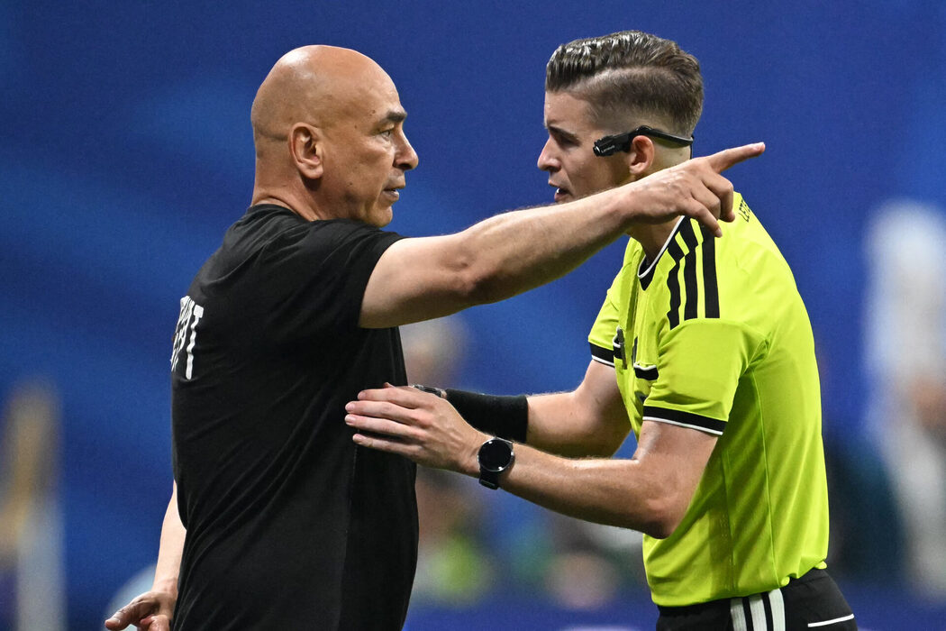 Collina Pertahan Pengadil FIFA, Jawab Kontroversi Aksi Argentina Menentang Mesir 2 Hossam Hassan