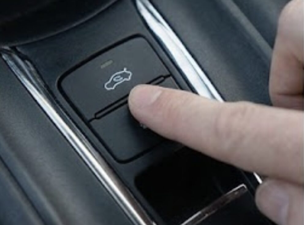 Kereta Cepat Berhabuk? Ini Cara Mudah Kekalkan Kebersihannya 5 Aktifkan butang kitaran udara elak kereta cepat berhabuk