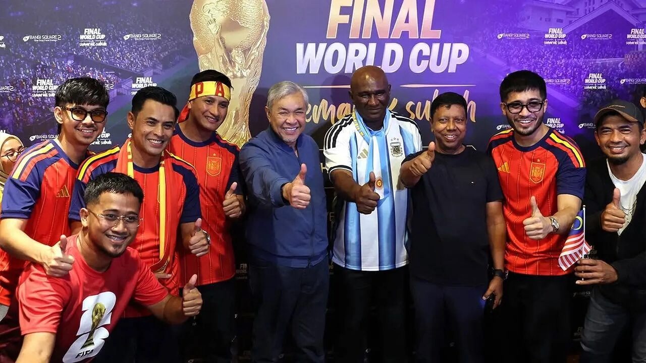 Zahid Hamidi Suara Hasrat Malaysia Anjur Piala Dunia, Harap Harimau Malaya Layak
