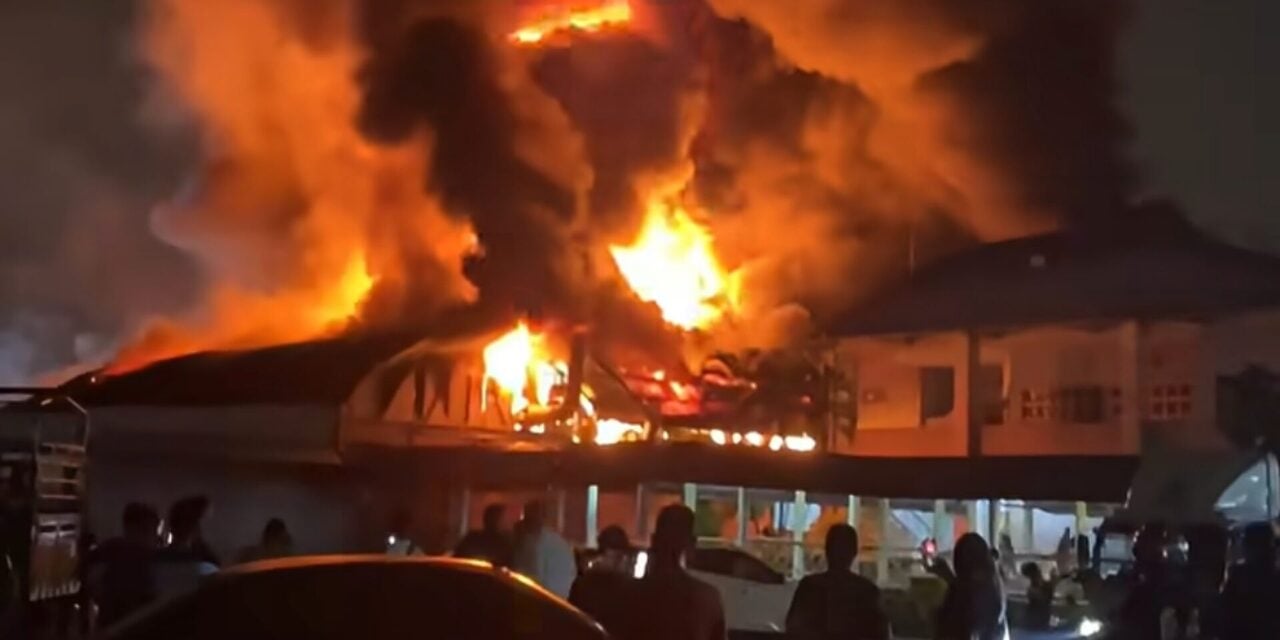 Operasi Masih Berlangsung: Ini Cabaran Utama Bomba Padam Kebakaran Pasar Borong Selangor
