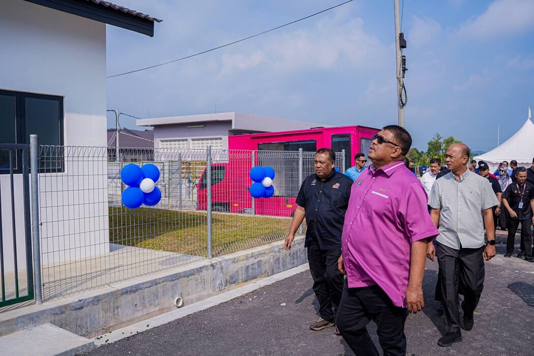Guna 1 Tiang Untuk 4 'Telco': Melaka Jadi Negeri Pertama Perkenal 'Tiang Fiber Guna Sama' 3 Guna 1 Tiang Untuk 4 'Telco': Melaka Jadi Negeri Pertama Perkenal 'Tiang Fiber Guna Sama'
