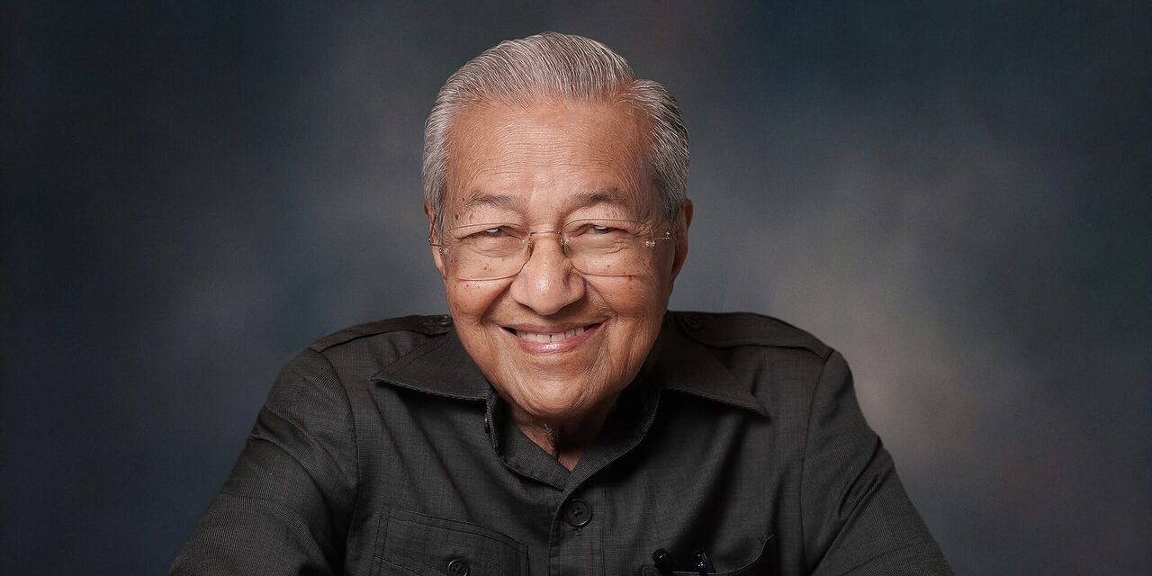 Tun Mahathir Sambut Ulang Tahun Ke-101