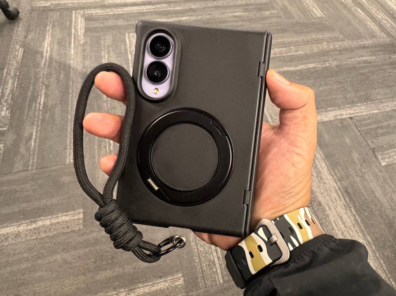 Samsung Menang Besar Dengan Galaxy Z Fold8, Ini Review Kami 3 Contoh casing Galaxy Fold8 dengan magnet