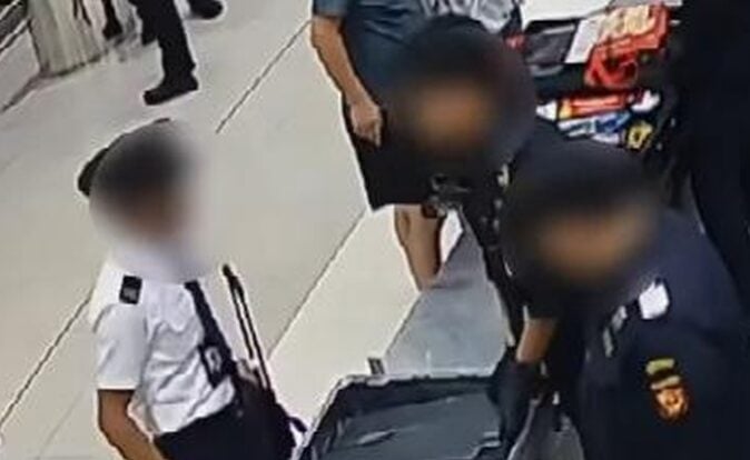 Kastam Indonesia Dedah Rakaman CCTV Juruterbang Malaysia Cuba Seludup Barang Terlarang Bernilai RM45 Juta Ke Indonesia