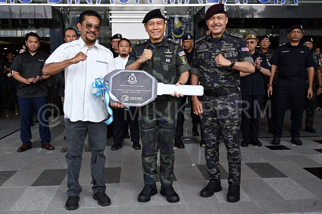 Aset Baharu PDRM: Kenali Jebatt F29, Motosikal Elektrik 'Halimunan' Untuk Benteras Jenayah Sempadan 2 Aset Baharu PDRM: Kenali Jebatt F29, Motosikal Elektrik 'Halimunan' Untuk Benteras Jenayah Sempadan