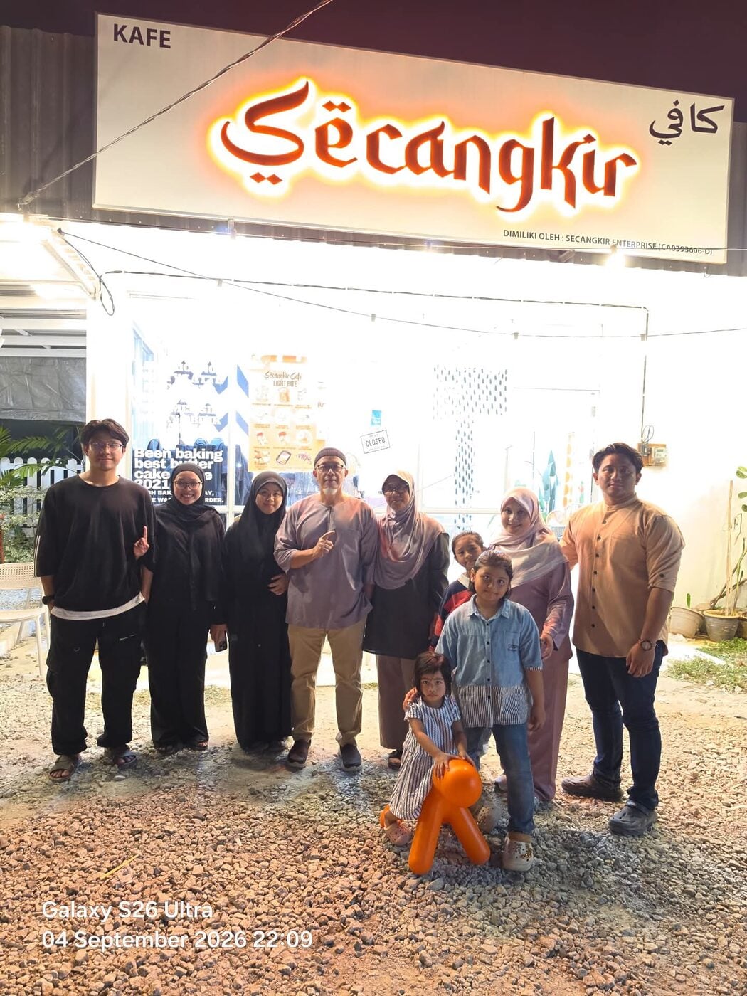 'Ini Hantaran Terakhir Berkaitan Arwah...’ – Luahan Sebak Along Lepas Tamatkan Operasi Secangkir Cafe 2 'Ini Hantaran Terakhir Berkaitan Arwah...’ – Luahan Sebak Along Lepas Tamatkan Operasi Secangkir Cafe