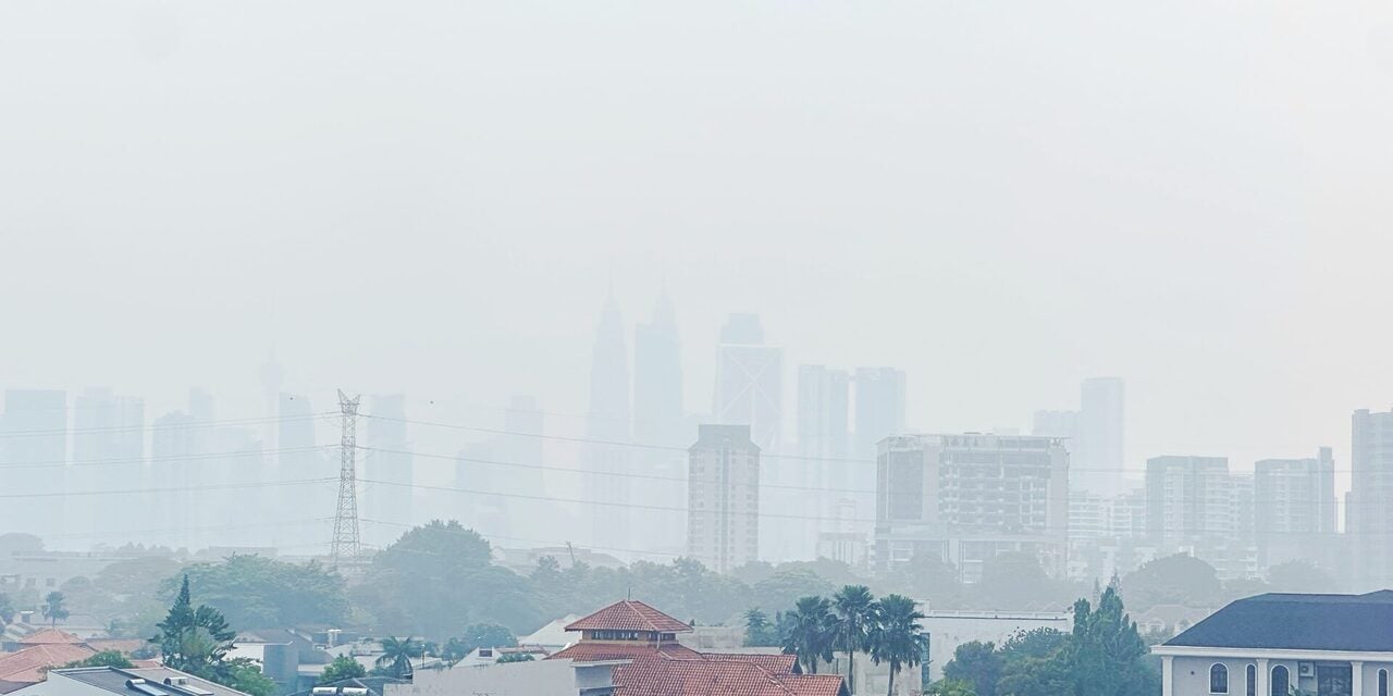 Titik Panas Indonesia Melonjak Lebih 800, Malaysia Berisiko Berdepan Jerebu Hingga Oktober
