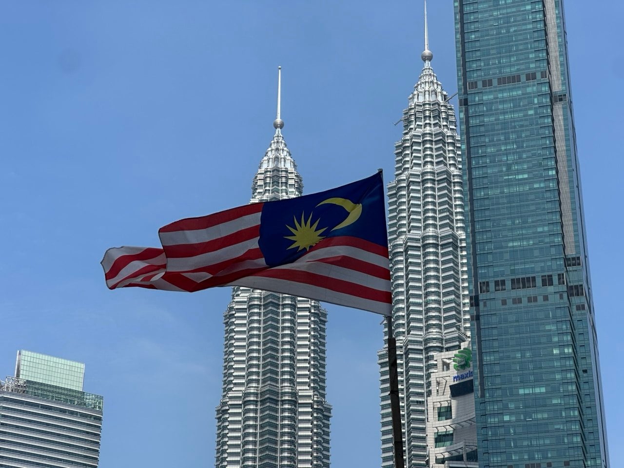 Bukan Sekadar Jual Elektrik, Ini Sebab Kenapa Singapura Sedia 'Beli' Tenaga Bersih Dari Malaysia