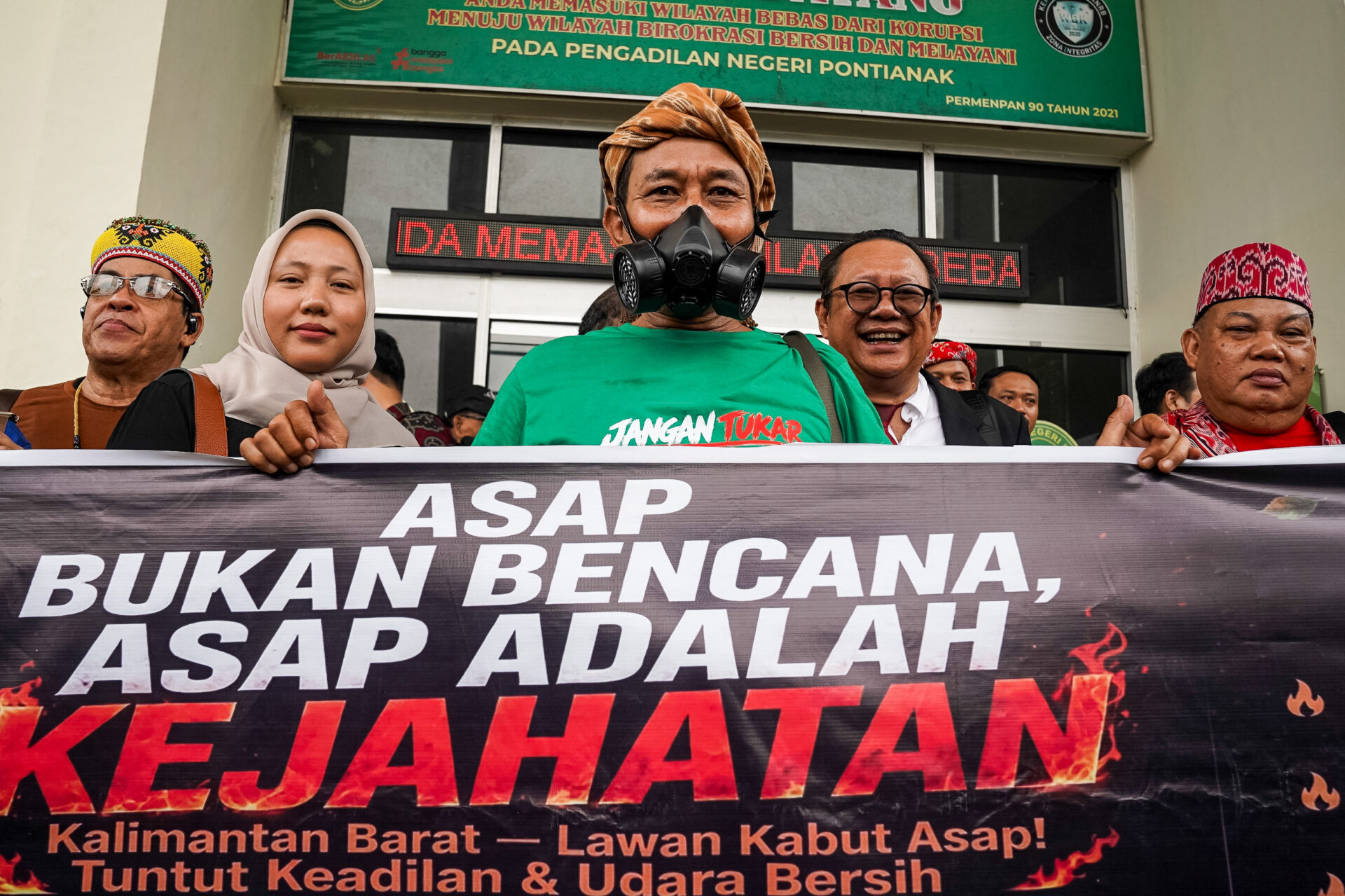 Jerebu Sampai Malaysia & Singapura: Dituduh Cuai, Rakyat Indonesia Nekad Saman Presiden Prabowo