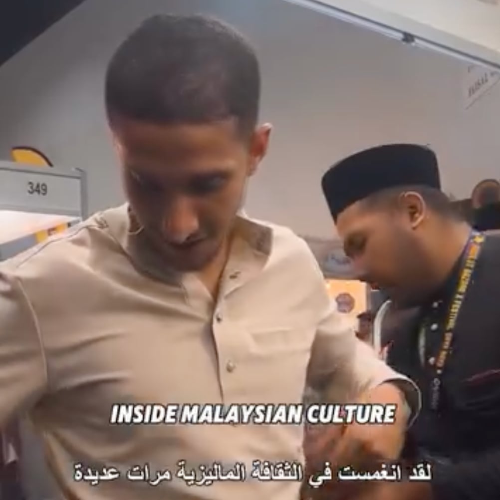'Jangan Harap Dilayan Istimewa Kalau Sombong' – Warga Asing Membesar Di Malaysia Ini Curi Perhatian Netizen 3 'Jangan Harap Dilayan Istimewa Kalau Sombong' – Warga Asing Membesar Di Malaysia Ini Curi Perhatian Netizen